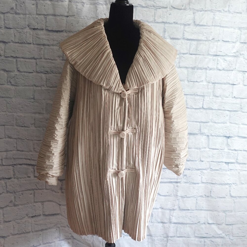 Daniel Lipszyc Paris Pleated Coat Made in France - Picture 1 of 15